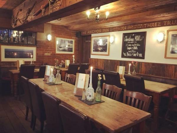 The Anchor Inn คาวส์ ภายนอก รูปภาพ