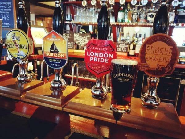 The Anchor Inn คาวส์ ภายนอก รูปภาพ